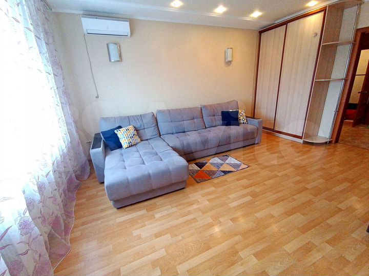 2-к. квартира, 65 м², 3/9 эт.
