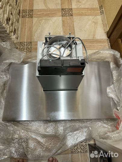 Вытяжка Miele PUR98W