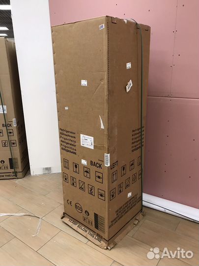 Встраиваемый Морозильник Schaub Lorenz SL FE227WE