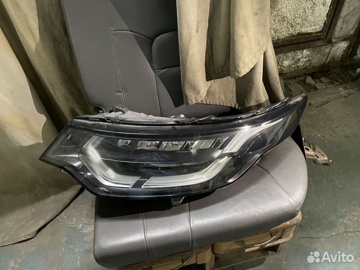 Фара передняя левая Land Rover Discovery 5