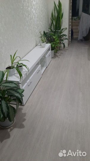 Тумба под телевизор белая