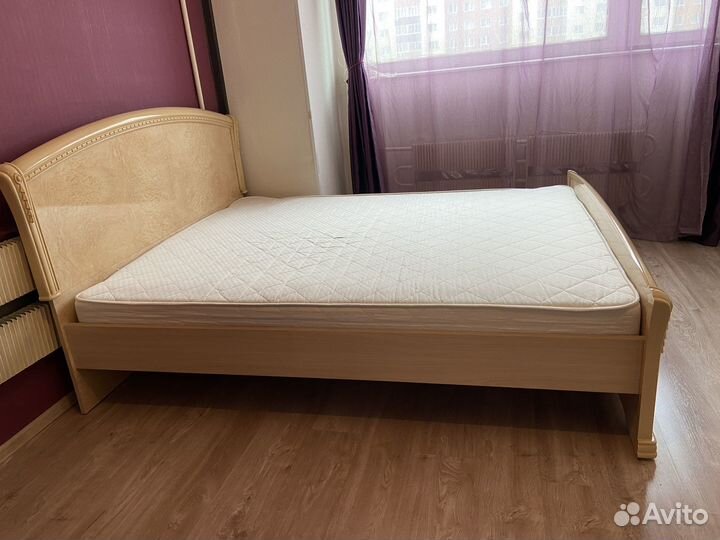 Кровать двухспальная с матрасом 160 200