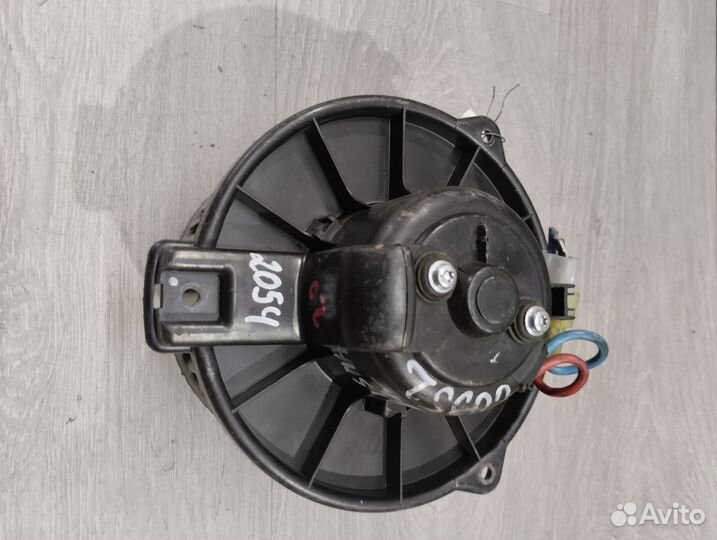 Моторчик печки mitsubishi carisma