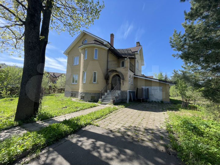 Коттедж 304,1 м² на участке 10,2 сот.