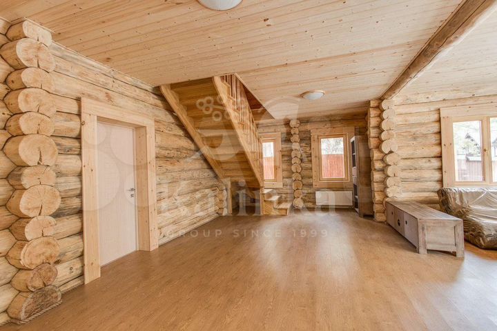 Дом 300 м² на участке 12 сот.