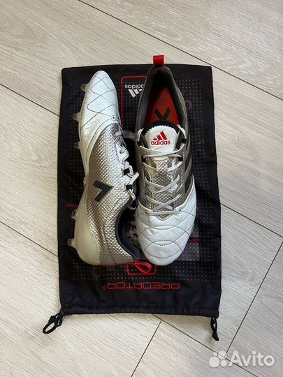 Футбольные бутсы adidas