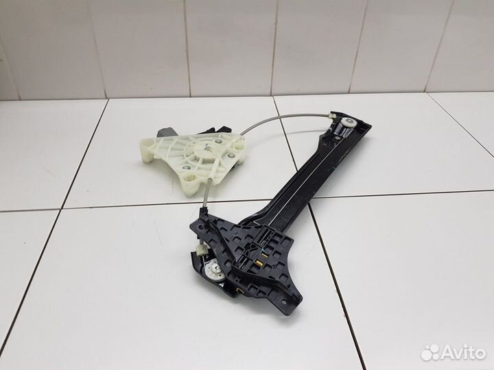Стеклоподъемник электрический задней правой двери