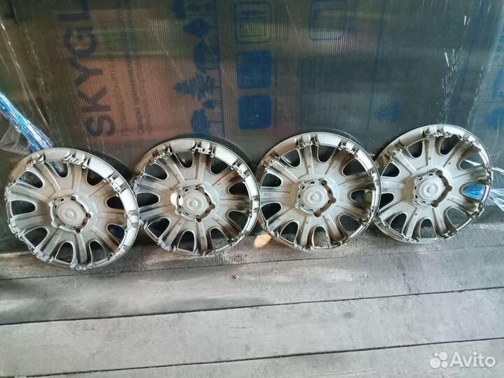 Комплект колпаков на школу R15.Состояние хорошее