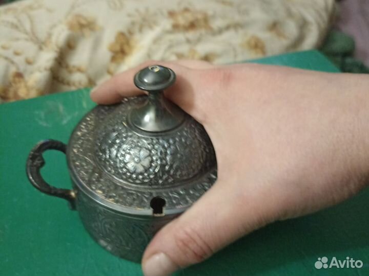 Сахарница из резной латуни