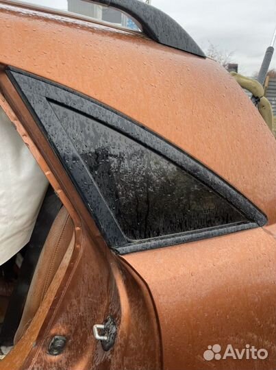 Задняя левая форточка, глухое стекло на Infiniti F