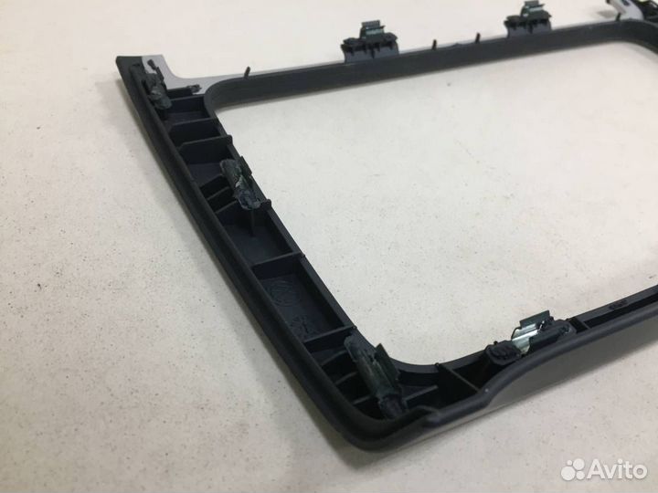 Рамка магнитолы Volkswagen Polo Sed RUS 2011