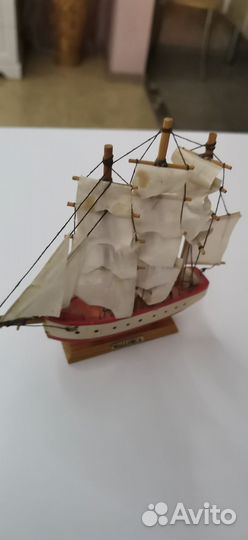 Корабль парусник