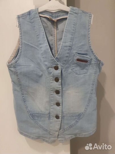 Джинсовая жилетка