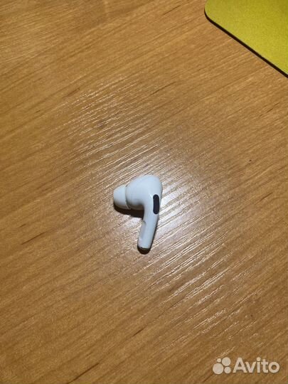 Наушник airpods