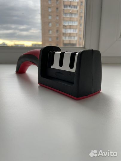 Точилка для ножей и ножниц с 3-мя этапами заточки