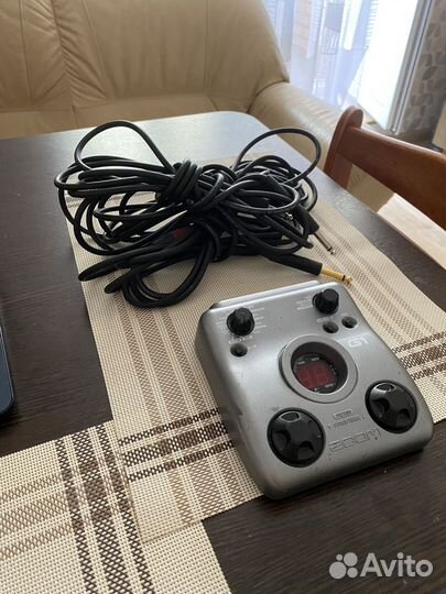 Процессор эффектов для электрогитары Zoom G1