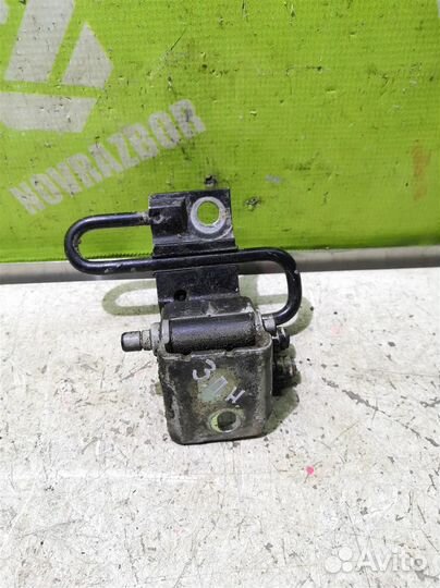 Петля двери задней правой нижняя Фольксваген Гол