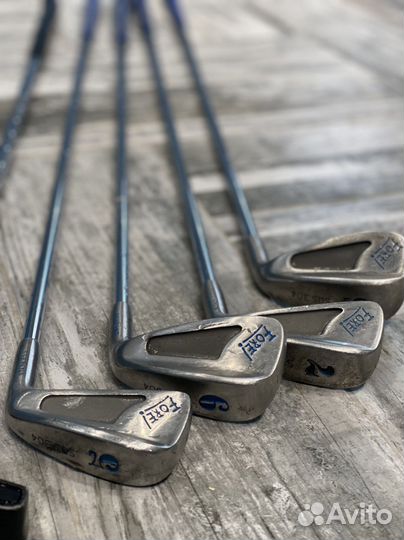 Клюшки (5 шт.) для гольфа