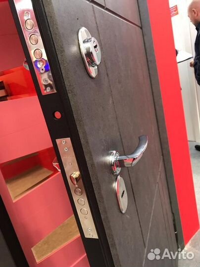 Дверь входная металлическая