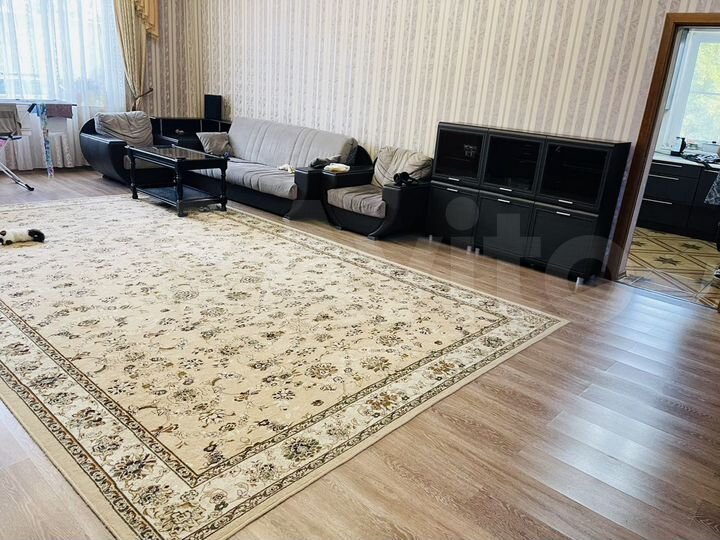 Дом 411 м² на участке 11 сот.