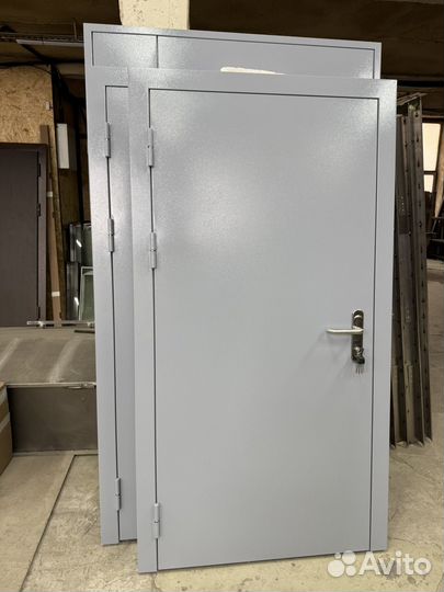 Дверь входная металлическая противопожарная серая