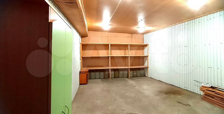 Гараж, > 30 м²