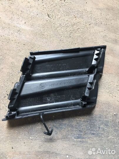 Заглушка крюка Toyota Camry70