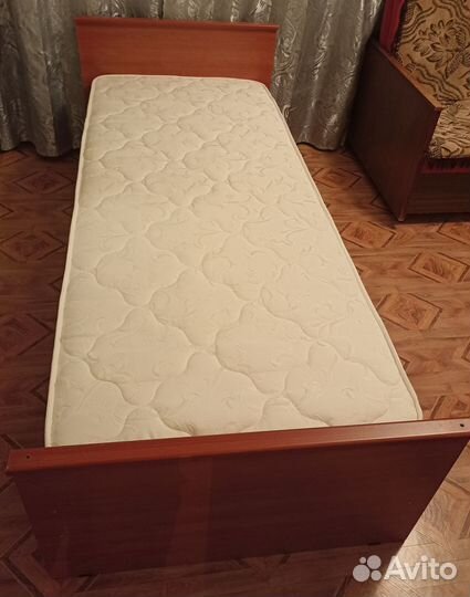 Кровать односпальная 90х200 с матрасом