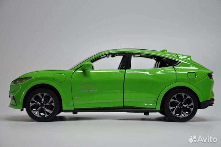 Модель автомобиля Ford Mustang Mach-E GT металл