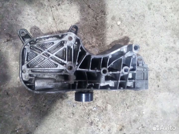 LADA largus кронштейн генератора