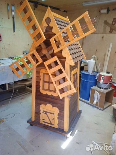 Мельница деревянная для дачи