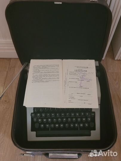 Печатная пишущая машинка