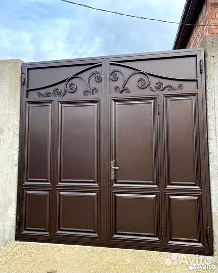 Ворота в Махачкале с узорами