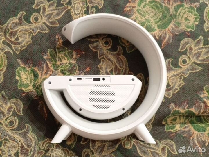 Беспроводная зарядка, часы, колонка