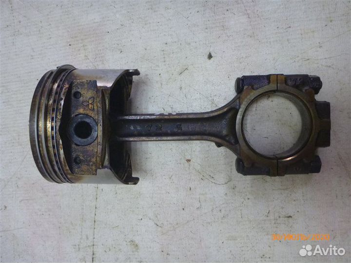 Поршень с шатуном Mitsubishi Montero Sport K90