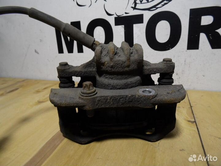 Суппорт передний правый Пежо 308