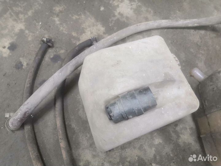 Бачки разные для нивы 2121