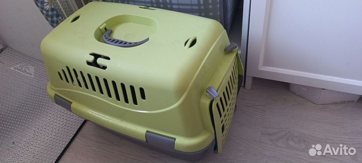 Переноска для кошек и мелких собак