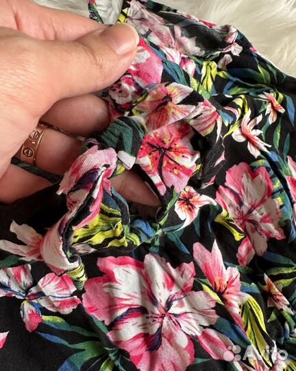 Комбинезон в цветочек с шортами s/m