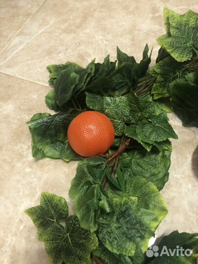 Искусственная зелень с фруктами