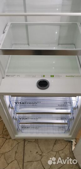 Встраиваемый холодильник Bosch KIF81PFI0