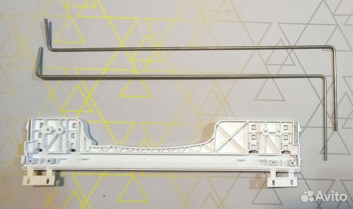 Крепление крышки стиральных машин Индезит Аристон