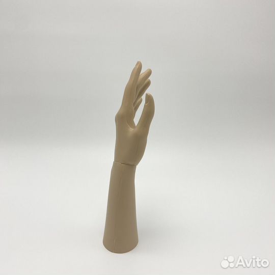 Рука телесного цвета