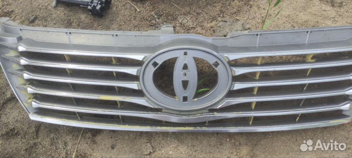 Значок решетка toyota Камри