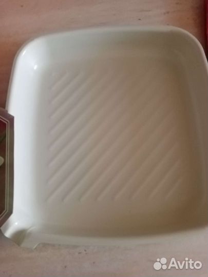 Сковорода 28*26, новая. Без крышки