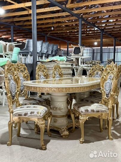 Стол и стулья