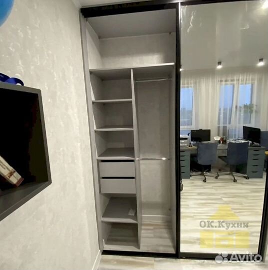 Шкаф с зеркалом