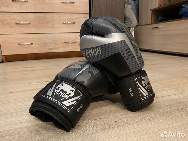 Боксёрские перчатки venum 16 oz Dark Camo