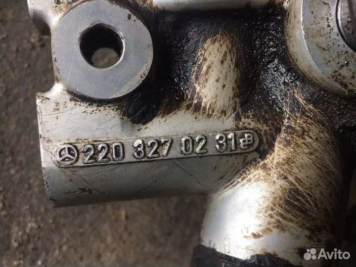 Блок клапанов гидро подвески w220