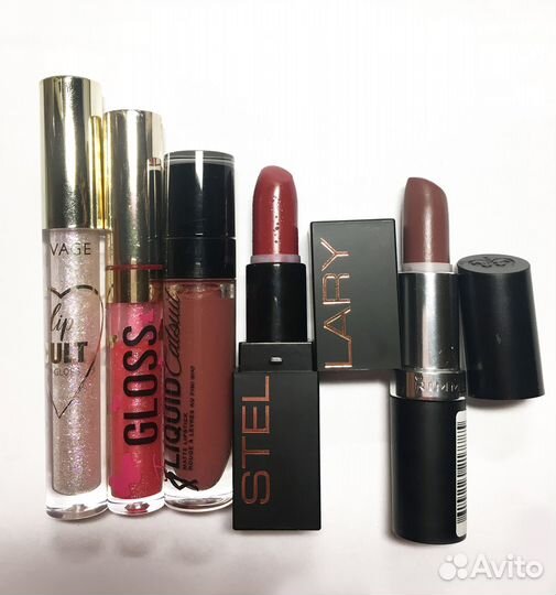Помада, блеск для губ